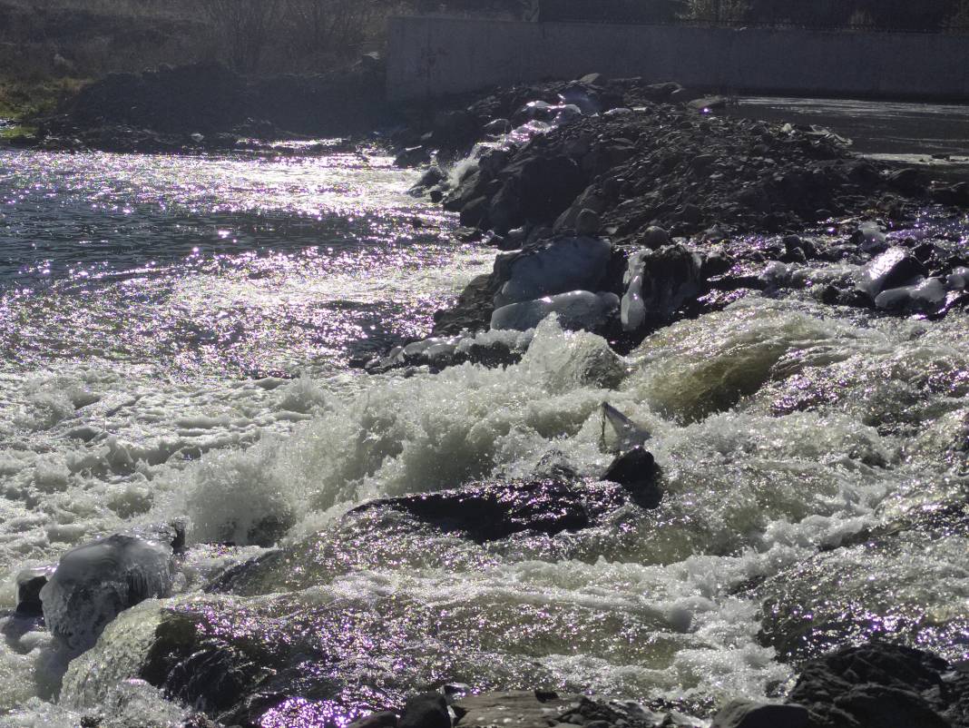 Hava sıcaklığı eksi 9'a dereceye düştü! Kura Nehri buz tuttu… 2